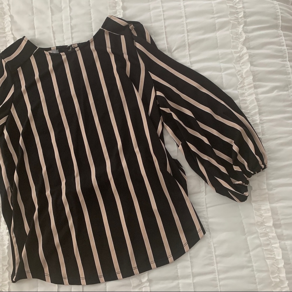 3/4 length sleeve black top with pink stripes Med